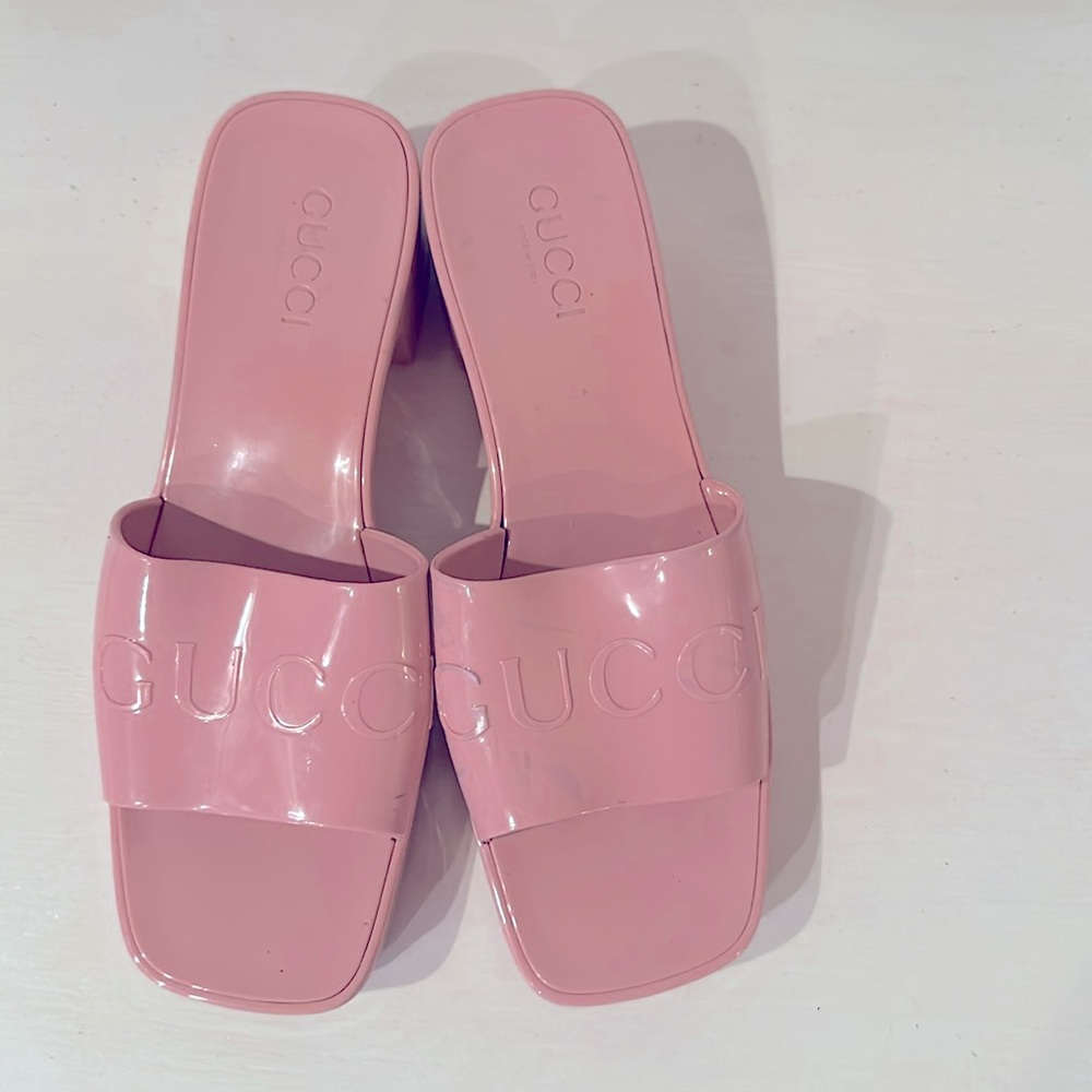 GUCCI embossed logo slides - Picture 2 of 7